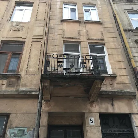 Deluxe Vesela 5 リヴィウ